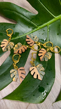 Load image into Gallery viewer, Keychain Gold &amp; Wood Monstera
